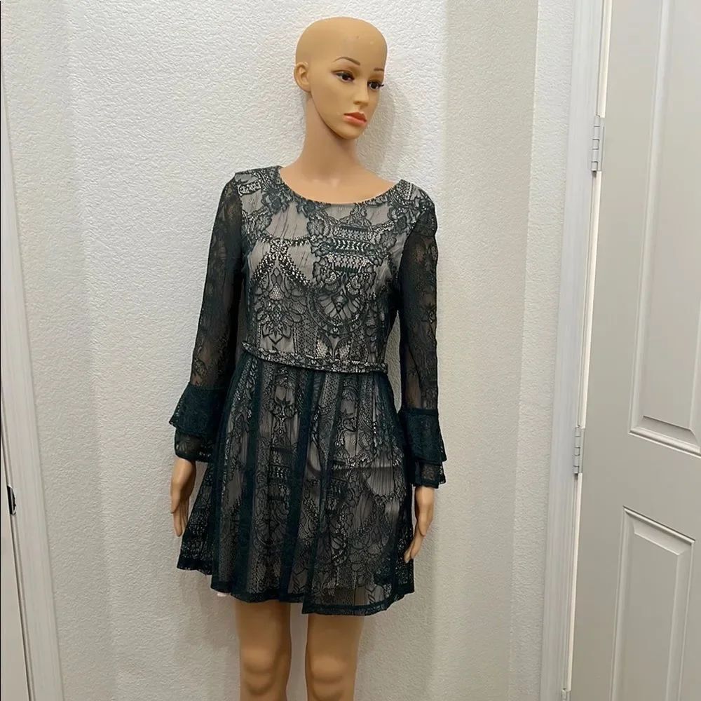 Honey & Rosie Green Bell Sleeve Cocktail Dress Floral Sheer Lace Mini Fit Flare